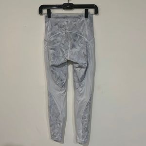 Lululemon gray/white H/R pattern leggings w/ pockets sz 4 25” inseam